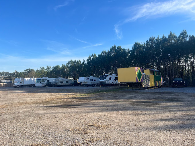 outdoor uncovered rv/boat parking d'iberville ms