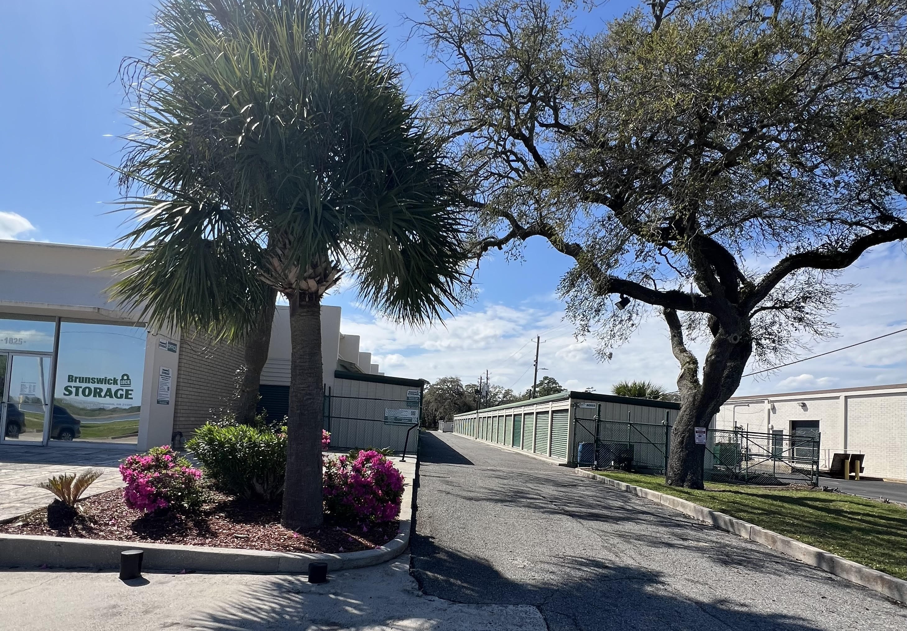 drive up access self storage units brunswick ga